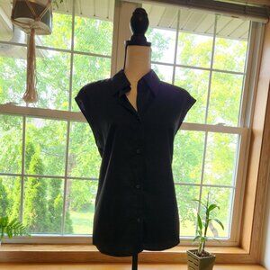 Banana Republic Women's Sleeveless Button Front Button Up Silk-Like